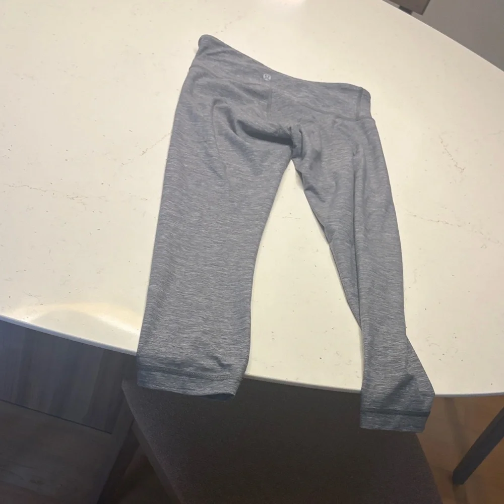Lululemon grey leggings size 4 - Picture 2 of 4